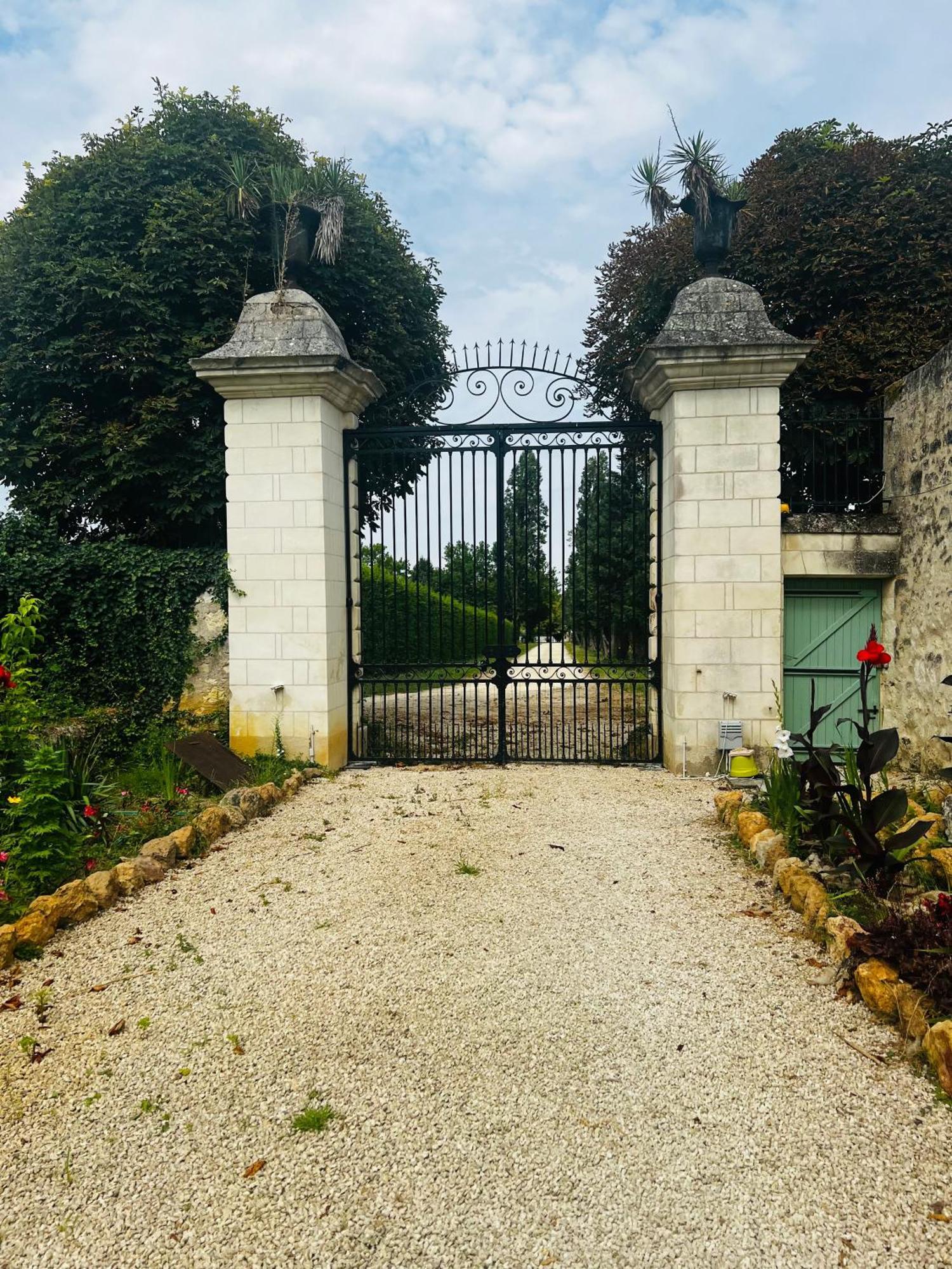 Chateau De La Thibaudiere - Chambre Du Tonneau Allonnes  Esterno foto